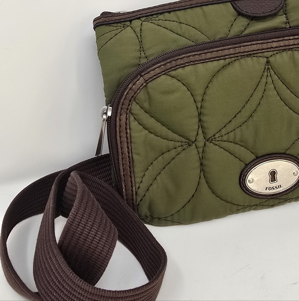 Fossil key per olive green nylon quilted floral stiching crossbody purse bag - Picture 5 of 9